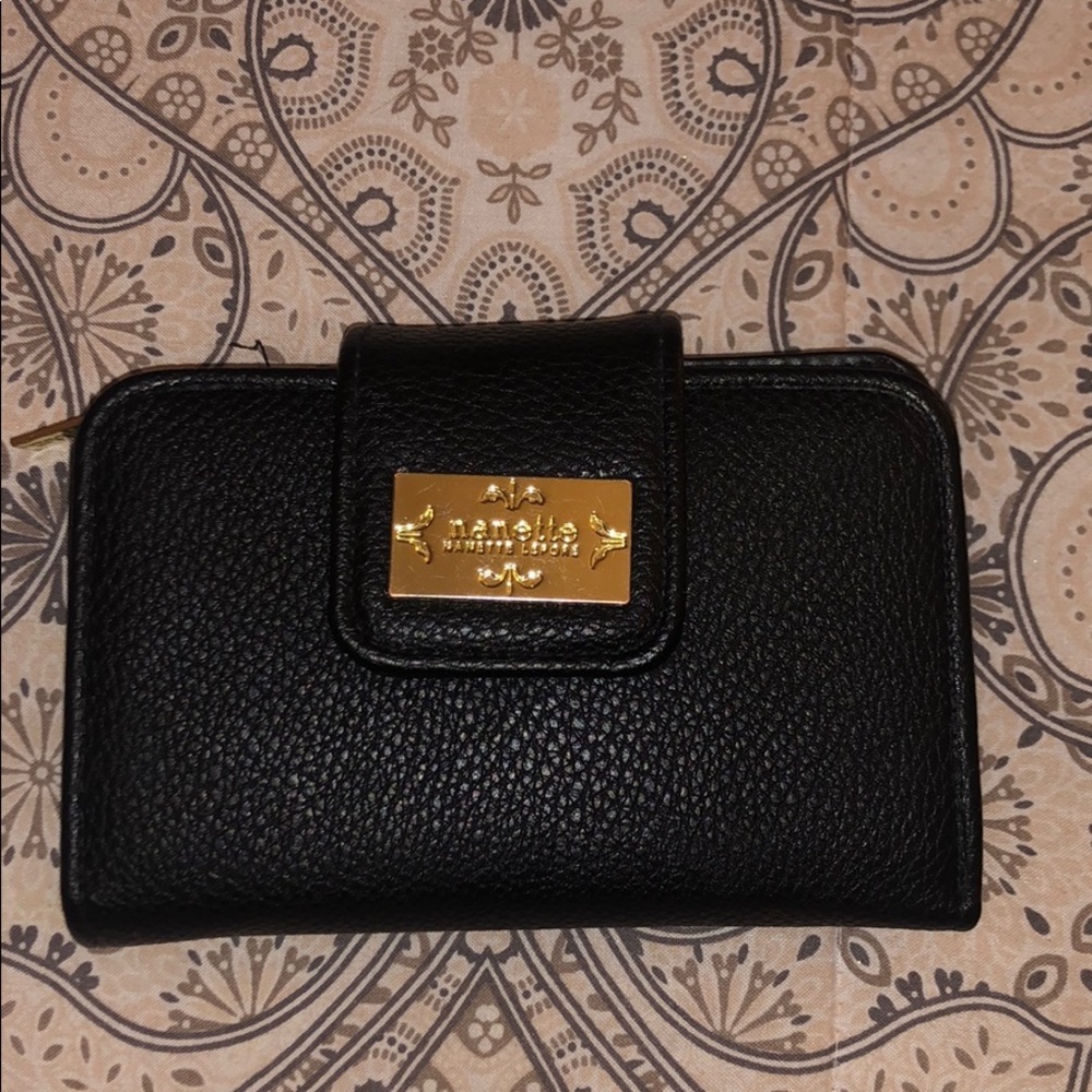 black wallet